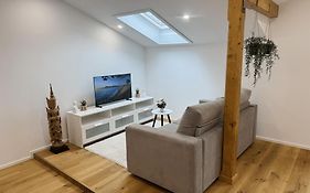 AVINORA Modernes Apartment mit Balkon zwischen Chiemsee und Kampenwand